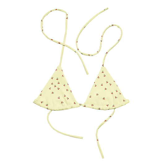 A yellow bikini top made from recycled plastic, perfect for summer swimming. The top has adjustable straps and removable padding, offering a comfortable and flattering fit. It comes in a wide range of sizes, from XS to 6XL, to suit all body types. This ec